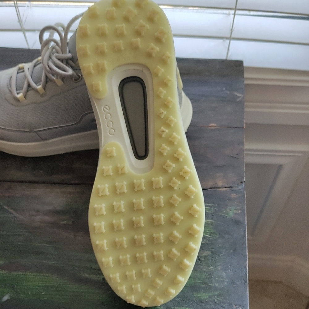 Ecco Light Gray Sneakers with Yellow Highlights - Picture 4 of 9